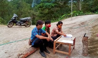 Kisah Jalan Terjal para Pejuang Demokrasi di Desa Terpencil