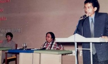 Ternyata, Ini Foto Jokowi dan Sri Mulyani dalam Seminar 1998 Bikin Heboh