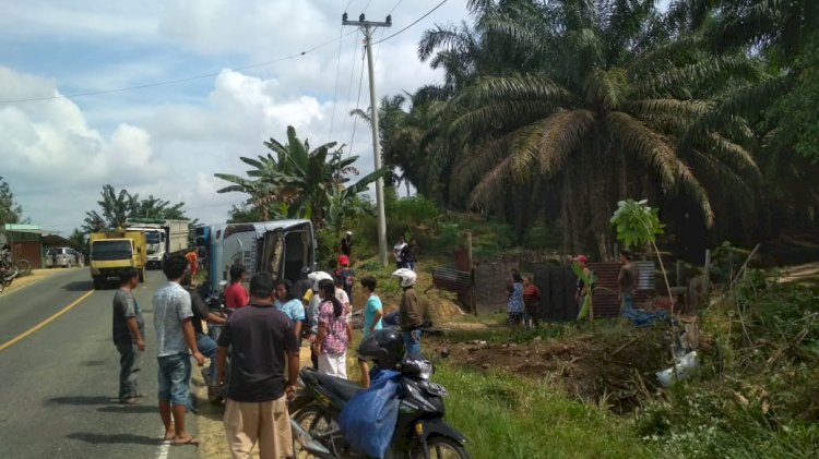 Bus Terguling di Muarojambi, Puluhan Penumpang Dilarikan ke Rumah Sakit
