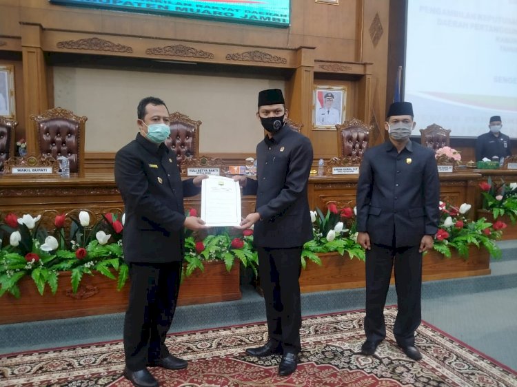 Rapat Paripurna DPRD Muarojambi, Fraksi PDIP: Pemkab Banyak Bergantung dengan Anggaran Bagi Hasil