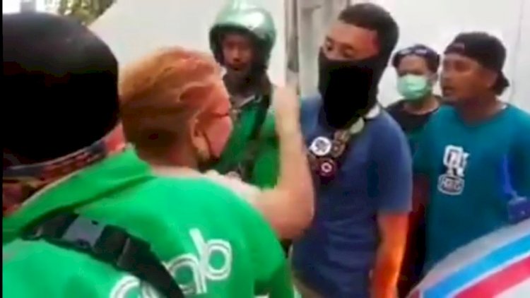 Viral Wanita Kaya Mengamuk Hingga Ludahi Pengemudi Ojol, Ngotot Tak Mau Minggir Ambulans Lewat