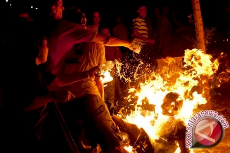 Seorang Demonstran Bakar Dirinya di Depan Parlemen Swiss