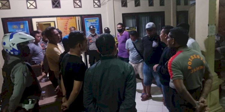 Hendak Amankan Terduga Pelaku Penadah Buah Sawit Curian, Aparat Polres Muarojambi Dihadang Puluhan Warga