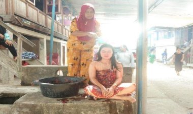 Viral, Tradisi Mandi Darah Hewan di Muratara, Syirik?