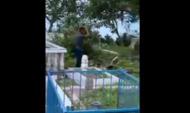 Viral! Demi Konten, Remaja Alay Ini Tendang Nisan Kuburan Hingga Rusak