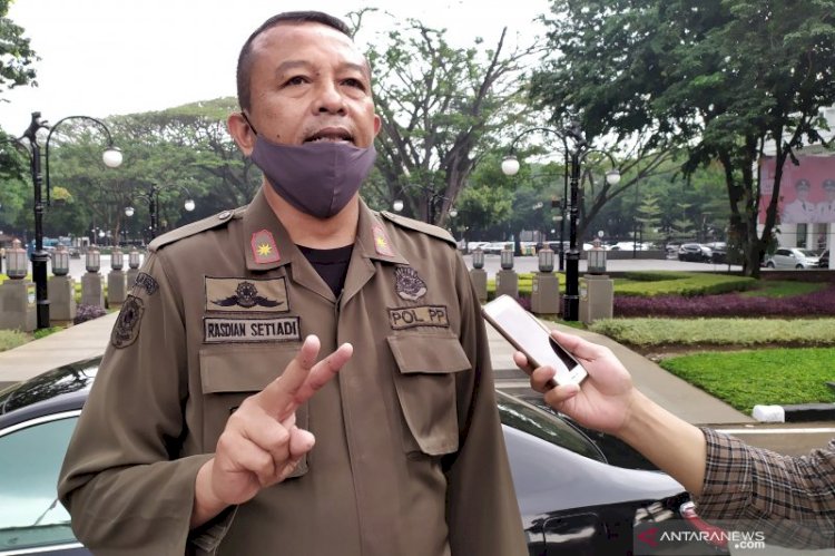 Satpol PP Kota Bandung Tegur Ratusan Orang tak Bermasker