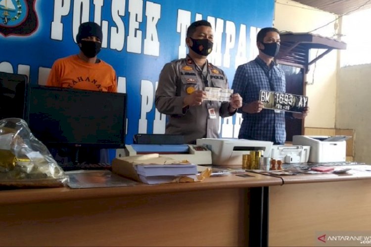 Polisi Tampan Pekanbaru Ringkus Dedengkot Sindikat Pemalsu STNK Antar Pulau