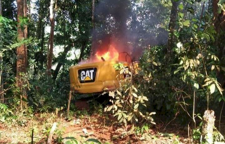 Geram PETI Merajalela di Tuo Limbur, Warga Peninjau Demo dan Bakar Alat Berat