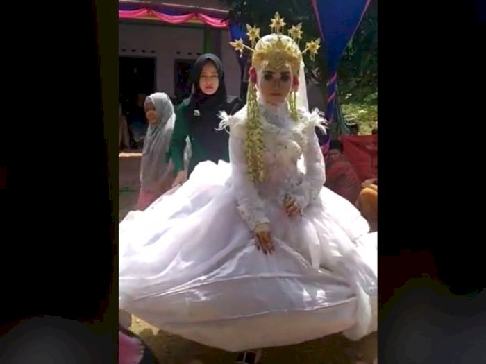 Viral Pasangan Ini Menikah Tapi Pakaian dan Hidungnya Bikin Salfok, Netizen: Aku Kira Dia Melayang?