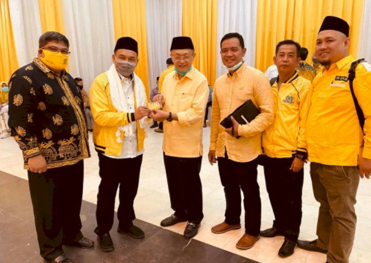 Viral di Medsos! Cawabup M Amin Terima KTA Golkar, DPD: Resmi Jadi Anggota