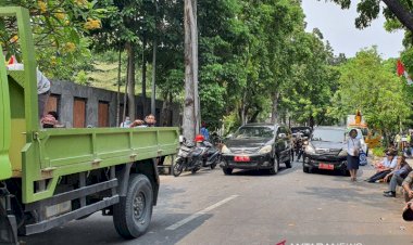 Penertiban Penghuni Rumah Dinas Kemendikbud, Jalan HOS Cokroaminoto Ditutup