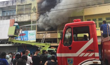 Kawasan Ruko di Gang Siku Kota Jambi Terbakar, 7 Unit Mobil Damkar Diturunkan