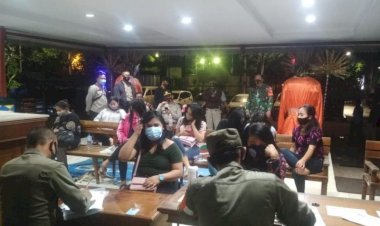 Polisi Bubarkan Tempat Hiburan Malam di Kebon Jeruk