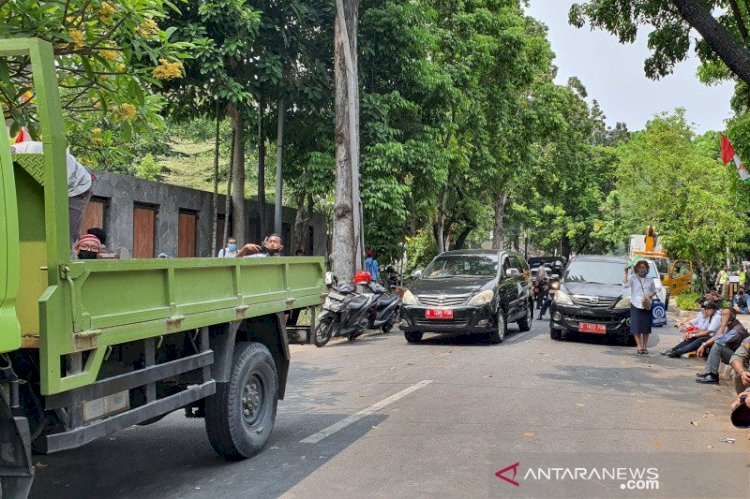 Penertiban Penghuni Rumah Dinas Kemendikbud, Jalan HOS Cokroaminoto Ditutup