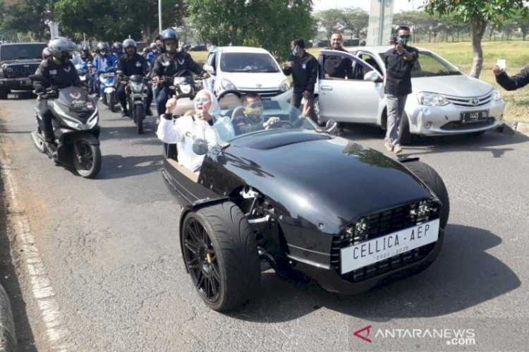 "Membuat" Kerumunan Massa, Bupati Karawang Cantik Ini Ditegur Kemendagri