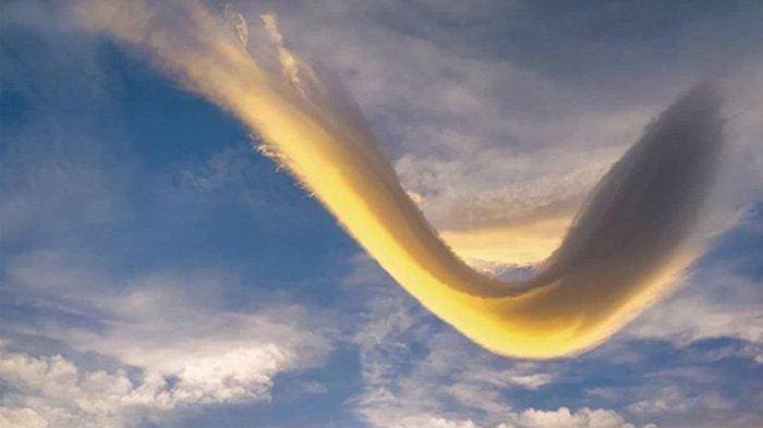 Viral Awan Huruf V di Wonosobo, Pertanda Apa?