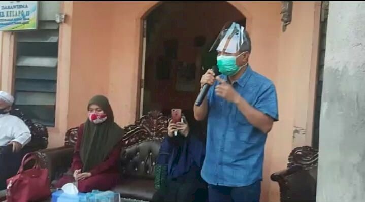 Didampingi Hazrin Nurdin, Ratu Munawaroh Datangi Warga Kampung Manggis