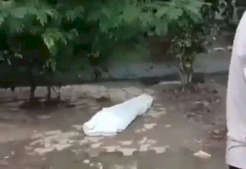 Viral Jenazah Berkain Kafan di Pinggir Jalan, Ternyata....