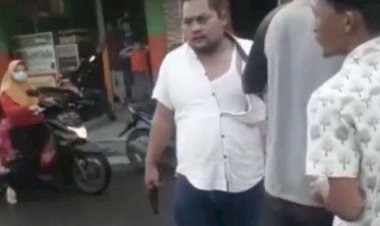 Pria Gondrong Ini Menenteng Pistol Ribut dengan Tukang Parkir, Ternyata...