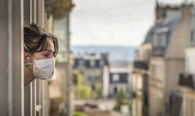 Kewalahan Corona Tak Terkendali, Macron Umumkan Lockdown Lagi di Prancis