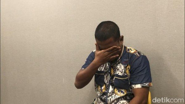 Eks Ketua MUI Kecamatan Menangis Gara-gara Kasus Foto Kolase Ma'ruf Amin-'Kakek Sugiono'