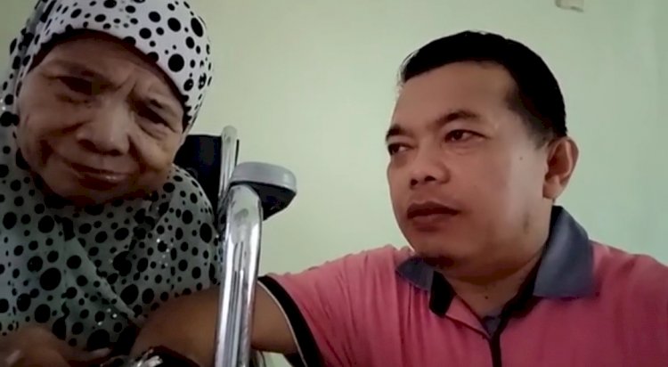 Sebelum Berangkat Safari Politik ke Bungo, Cagub dari Merangin Ini Minta Doa Restu Ibunya