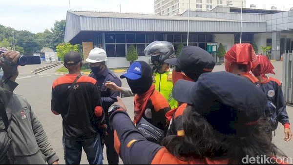Sweeping Pabrik di Surabaya agar Ikut Demo Tolak Omnibus Law, Buruh: Tak Enteni Sampek Ngekeki Pekerja