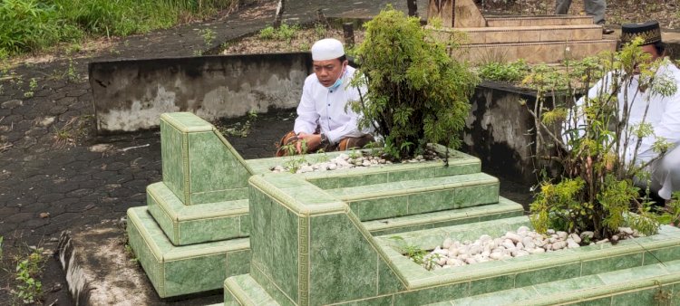 Di Sela Kesibukannya, Al Haris Ziarah ke Makam Abdurrahman Sayoeti