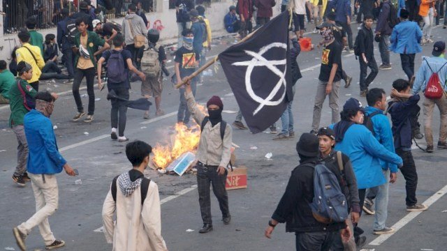 Polisi Pastikan 800 Anggota Diduga Anarko dalam Kerusuhan Demo Omnibus Law, Siapakah Mereka?