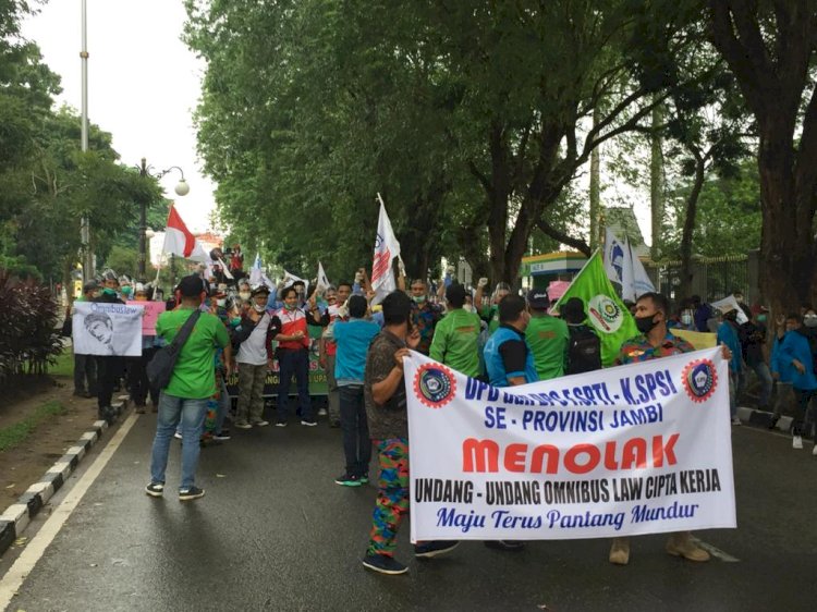 Belum Selesai, Ribuan Mahasiswa dan Buruh di Jambi Kembali Lakukan Aksi Tolak UU Cipta Kerja