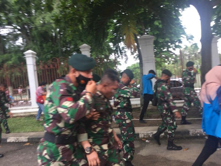 Aksi Penolakan UU Cipta Kerja di Jambi Ricuh, 1 Personel TNI Terkena Gas Air Mata