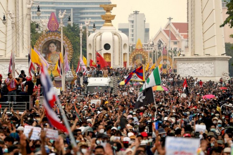 Thailand Bungkam Protes dengan Larangan Berkumpul dan Siarkan Berita