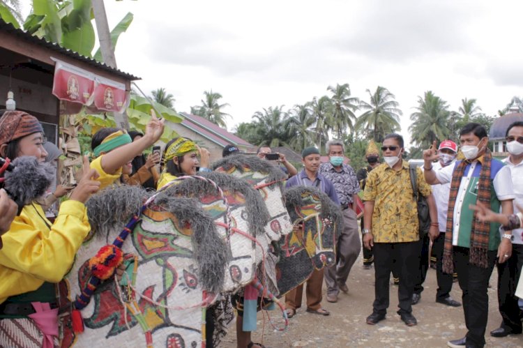 Berkunjung ke Kecamatan Margo Tabir, Syafril Nursal Disambut Tarian Kuda Lumping