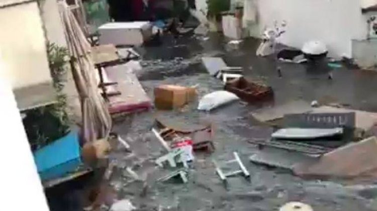 Gempa 7 Magnitudo, Tsunami Terjang Aegea Turki, Warga Panik, Kota Porak-poranda