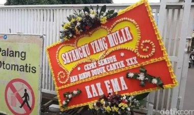 Geger! Karangan Bunga dari 'KAK EMA' untuk Rizieq di RS UMMI: 'Sayangku yang Mulia Cepat Sembuh'