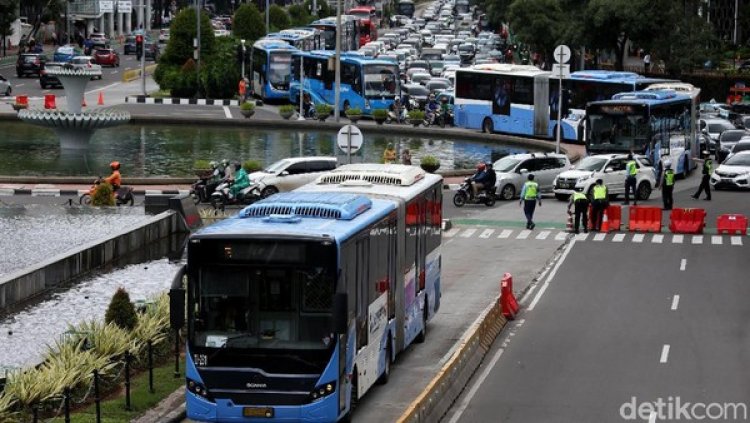 Massa Demo di Istana dan Kedubes Prancis, Ini Rute Perubahan Transjakarta