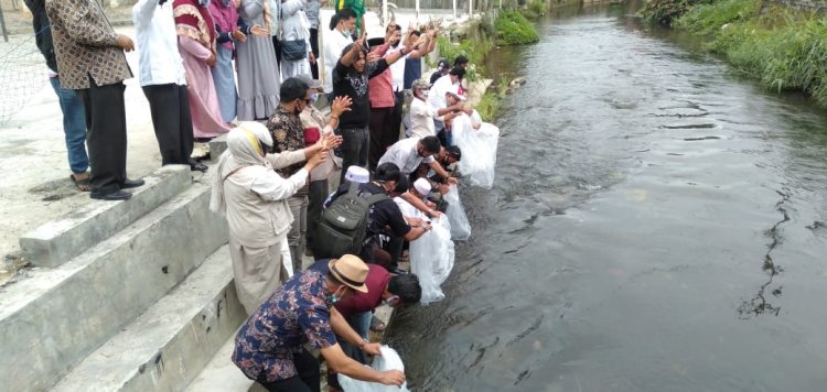 Tebar Benih Ikan, Syafril Nursal Berharap Bisa Bermanfaat Bagi Masyarakat