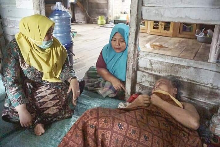 Bupati Jenguk dan Do'akan Warganya yang Tengah Sakit