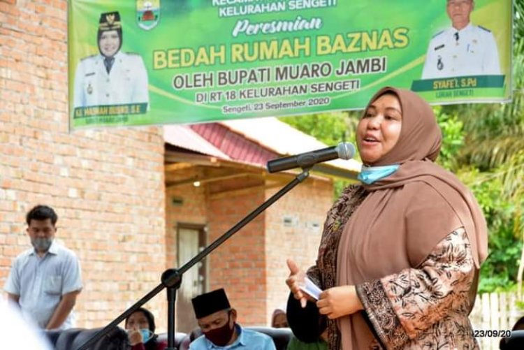 Bupati Muarojambi Serahkan Bantuan Bedah Rumah BAZNAS untuk Warga Kelurahan Sengeti