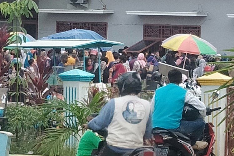 Pelaku UMKM Berdesakan Daftar Bantuan Terdampak Covid-19, Kadis: Kami Ingatkan Jaga Jarak