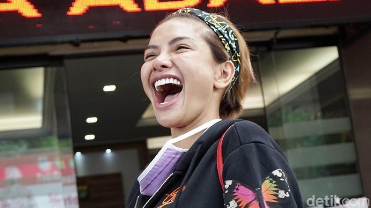 Viral Pemuda Berseragam Polisi Jelaskan Berikan Perlindungan Nikita Mirzani