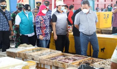 Menteri Wahyu Blusukan ke Kawasan Pesisir Jakarta: Saya Ingin Belanja Masalah