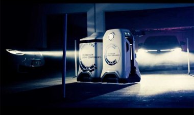Robot Volkswagen Siap Isi Daya Mobil Listrik di Tempat Parkir