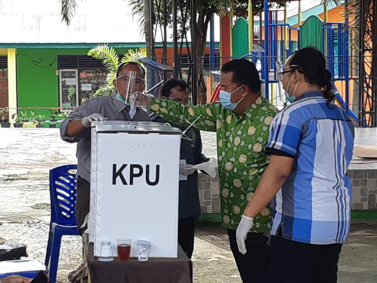 Nyoblos di TPS 08 Pasir Putih-Bungo, Pak Dirman: Kami Minta KPPS Netral