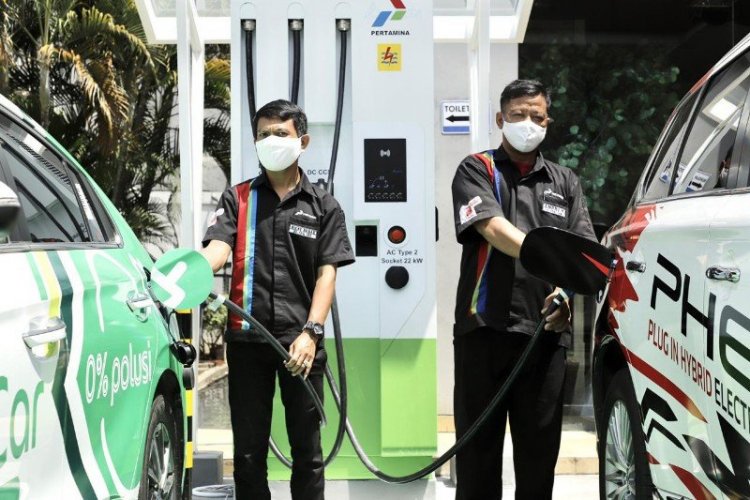 Pertamina Operasikan SPBU Kendaraan Listrik Komersial Pertama
