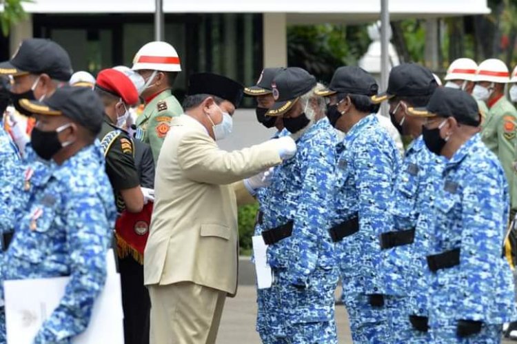 Prabowo Sematkan Medali Patriot Bela Negara kepada Eurico Guterres & 11.485 Eks Pejuang Timor Timur