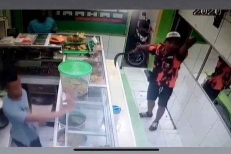Polsek Kembangan Amankan Oknum Ormas Bersenjata Tajam Palak Warga