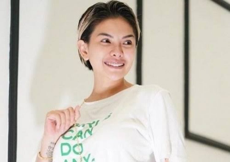 Naik Motor Bareng Dimas Beck, Posisi Tangan Nikita Mirzani...