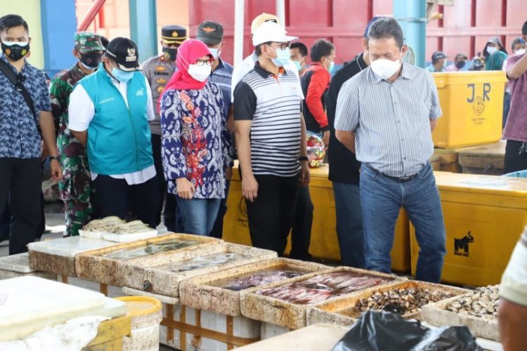 Menteri Wahyu Blusukan ke Kawasan Pesisir Jakarta: Saya Ingin Belanja Masalah