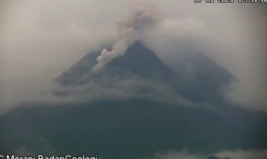 Gunung Merapi kembali Semburkan Awan Panas Guguran ke Arah Kali Krasak